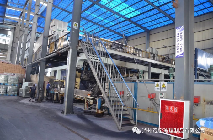 1536715515221105.png 彩釉玻璃酒瓶批发.png