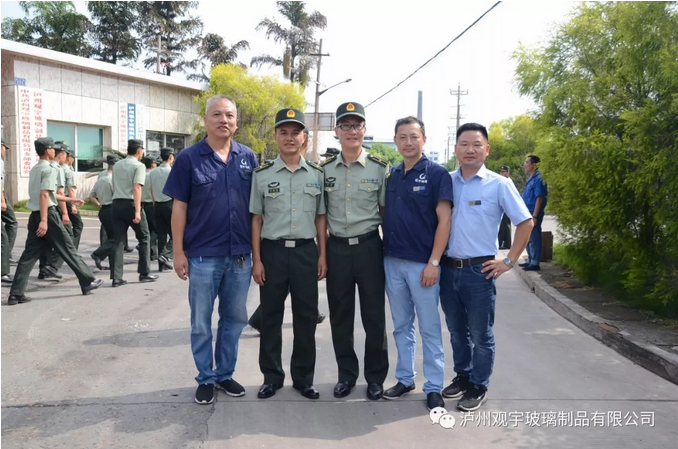 1536714751835046.png 乳白玻璃酒瓶.png