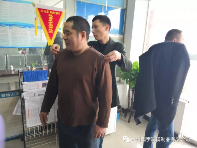 泸州玻璃酒瓶定制.png 泸州玻璃酒瓶定制.png