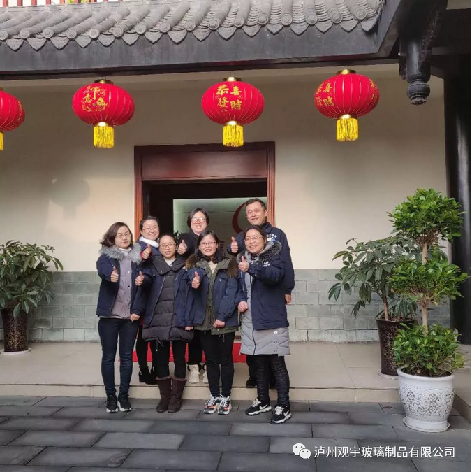 泸州玻璃酒瓶.png 泸州玻璃酒瓶.png